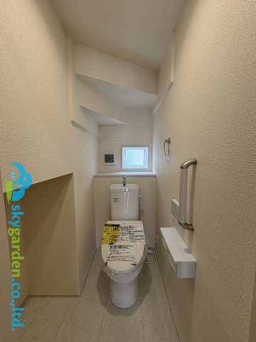 高座郡寒川町倉見　新築戸建　全３棟２号棟のトイレ|落ち着いたトイレです