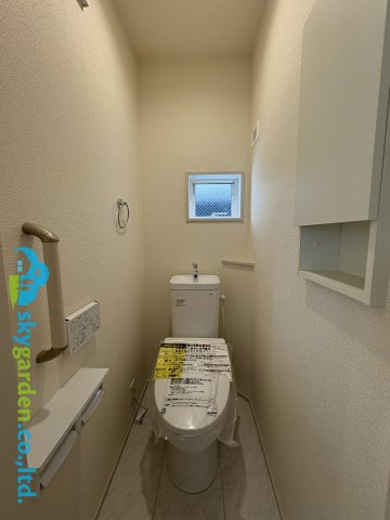 高座郡寒川町倉見　新築戸建　全３棟２号棟のトイレ|2階のトイレ