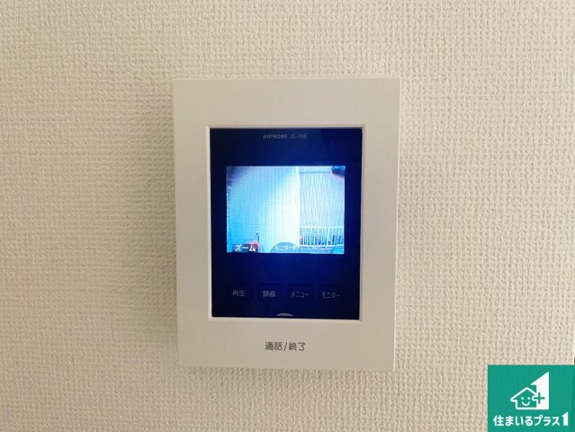 ★19(土)～23(祝)現地見学可能！★京田辺市薪水取　第1期　ラスト1邸の防犯設備|カラーモニターインターホン！声だけでなく来訪者の姿や顔がモニターで確認できるので、小さなお子様がいらっしゃるご家庭でも安心できます！