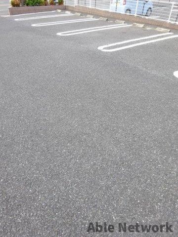 アヴニールⅦの駐車場