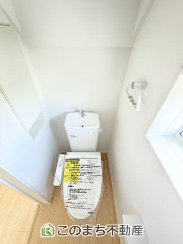 CRADLEGARDEN高根沢町中阿久津第1のトイレ|小窓から換気ができて清潔なトイレスペース☆