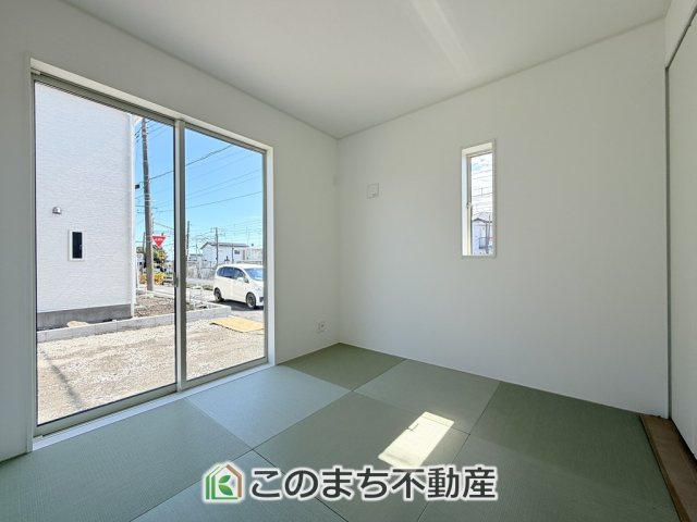 CRADLEGARDEN高根沢町中阿久津第1の和室|お子様のお昼寝にも便利な和室です。大きな窓から暖かな日差しが差し込みます♪