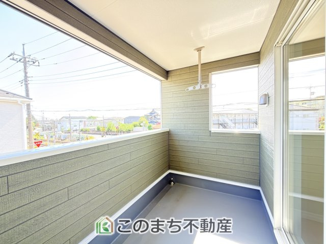CRADLEGARDEN高根沢町中阿久津第1のバルコニー|南向きの大型バルコニーは陽当り良好で、たっぷりのお洗濯物もよく乾きます！
さらにインナーバルコニーなので雨の日でも安心してお出かけできますね♪