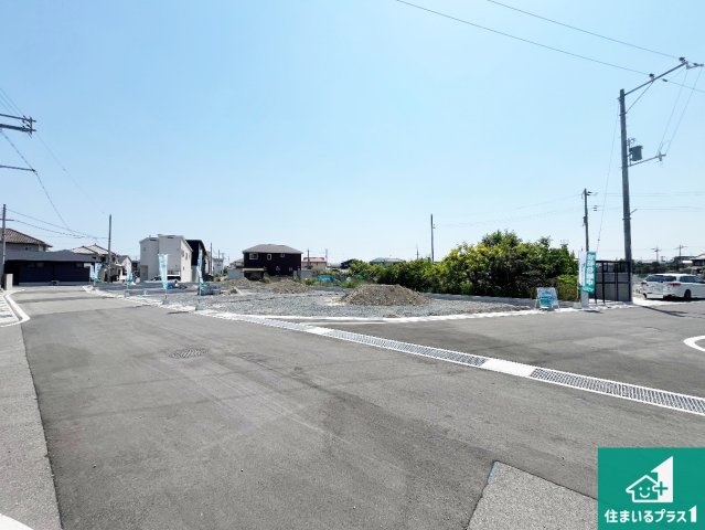 たつの市龍野町中村　第7期　新築一戸建ての前面道路含む現地写真|周辺は落ち着いた街並みの住宅地！子育てがしやすい住環境です！まだ未完成ですが、現地でしかわからない事もございます。是非一度ご覧ください。