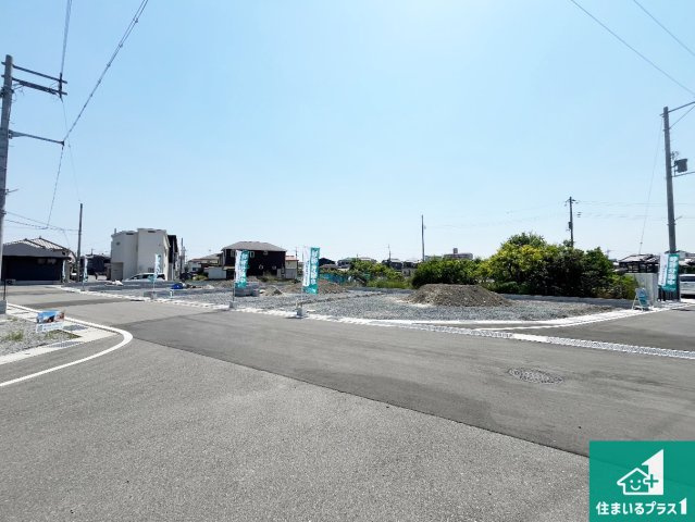 たつの市龍野町中村　第7期　新築一戸建ての前面道路含む現地写真|周辺は落ち着いた街並みの住宅地！子育てがしやすい住環境です！まだ未完成ですが、現地でしかわからない事もございます。是非一度ご覧ください。