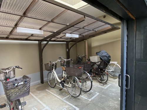 クレメント御所西の駐車場