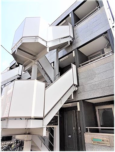 渋谷区本町５丁目のアパートのその他共用部分|共用階段です