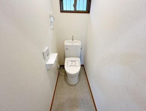 【築浅】比企郡川島町上伊草中古住宅のトイレ|シンプルなトイレスペース