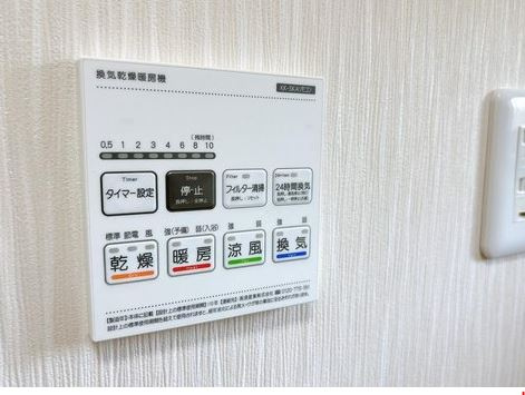 【築浅】比企郡川島町上伊草中古住宅の冷暖房・空調設備|浴室乾燥機操作パネル