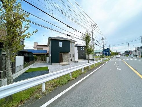 【築浅】比企郡川島町上伊草中古住宅の前面道路含む現地写真|前面道路含む現地写真です