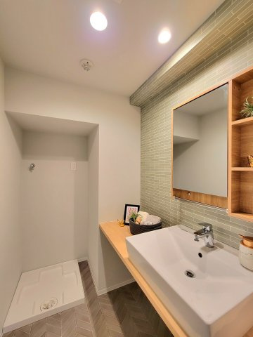 【ランドリースペース】 | フルーレゾン田辺本町 | 洗濯パン新調☆給水給湯排水管更新済みです☆