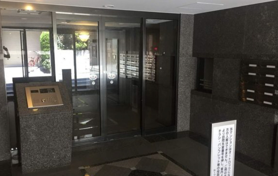 ルーブル中野富士見町参番館のエントランス