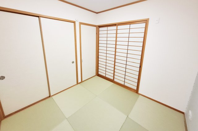 堺市西区菱木の和室|和室：半帖畳や襖を新調、障子を貼替えるなどきれいにリフォーム済み。