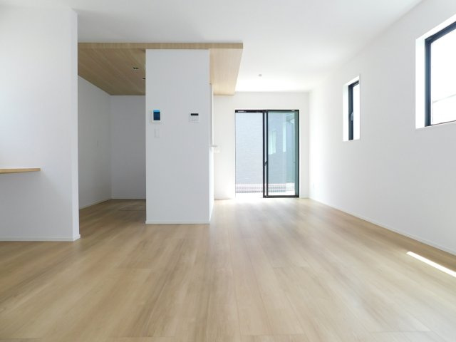 名古屋市中川区大当郎１丁目の新築一戸建の居間・リビング|◇リビング◇　　南面リビング１８．７５帖　家族が集まってもゆとりのある空間♪