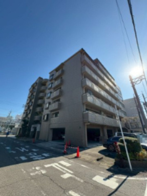 ファミーユＤＡＩＳＨＩＮの駐車場