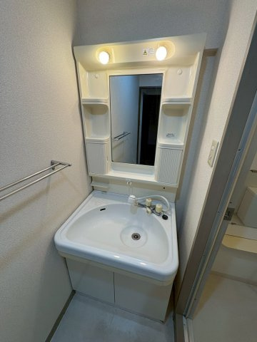 ファミーユＤＡＩＳＨＩＮの洗面所