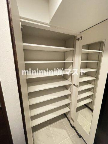 グランカーサ難波元町の収納