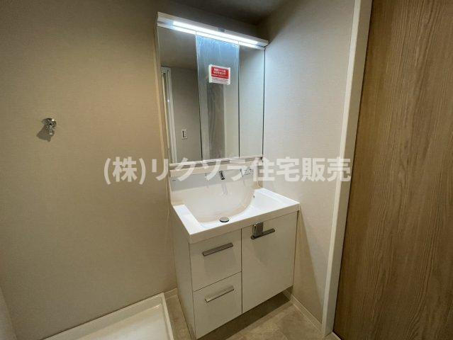 くずはセンチュリータウン四番館の独立洗面台|三面鏡付き独立洗面台
■物件内覧・資金計画相談・住宅ローン相談、リフォーム相談、お問合せ受付中■
※当日・翌日のご内覧、ご相談はお電話でのお問合せがスムーズです！