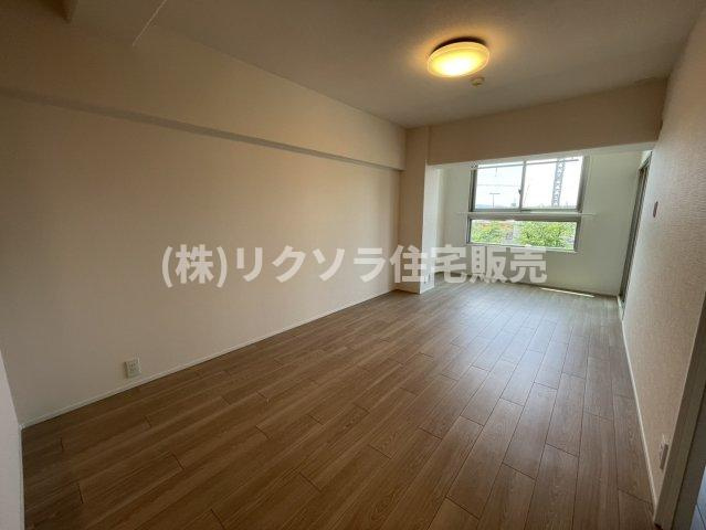 くずはセンチュリータウン四番館の居間・リビング|LDK15.0帖
■物件内覧・資金計画相談・住宅ローン相談、リフォーム相談、お問合せ受付中■
※当日・翌日のご内覧、ご相談はお電話でのお問合せがスムーズです！