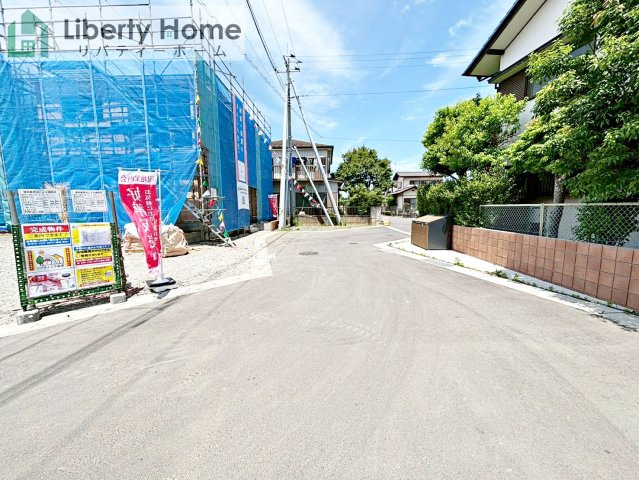 水戸市平須町第8　新築戸建　2号棟の前面道路含む現地写真