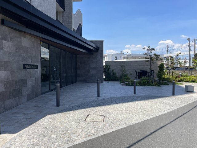 アルファステイツ宇宿のその他共用部分|エントランス前には車寄せがあり、雨の日など便利です。