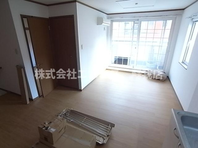 【居間・リビング】 | レジデンス川戸 | ゆったりとした居間です
