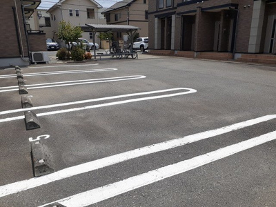 【駐車場】 | シルバーライニングＡ | 駐車場があるので、車を買う予定の方も安心です
