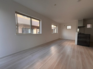 【居間・リビング】 | 稲毛区六方町中古戸建 | ご家族の集まるLDKは約15.3帖。毎日の始まり迎える大切な空間はいつでも心地良い空間に！