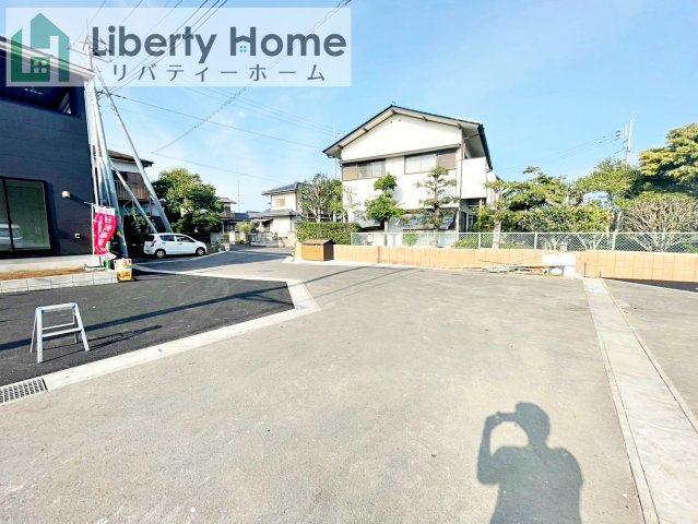 水戸市平須町第8　新築戸建　4号棟の前面道路含む現地写真