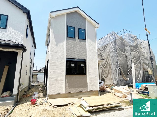 堺市美原区阿弥　新築一戸建ての外観|周辺は落ち着いた街並みの住宅地！子育てがしやすい住環境です！まだ未完成ですが、現地でしかわからない事もございます。是非一度ご覧ください。