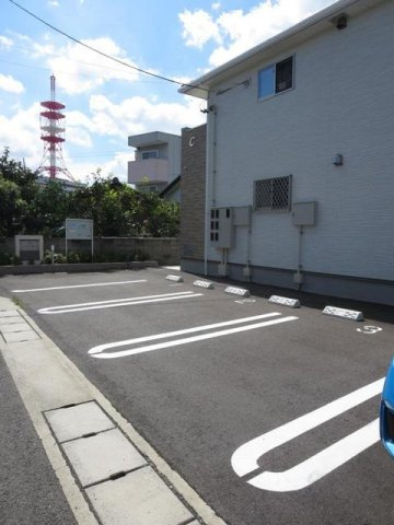 パーク　アクシスＥＡＳＴ　Ｃの駐車場|駐車場に車を止められます