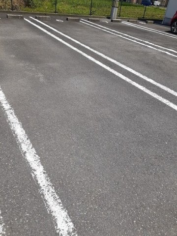 ホワイトリバー　Ａの駐車場|車をお持ちの方に嬉しい駐車場付きの物件です