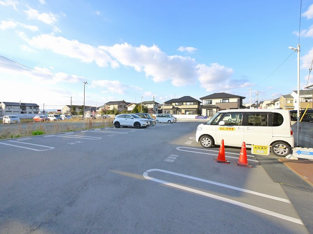 ロイヤルアーバンの駐車場|駐車場に車を止められます