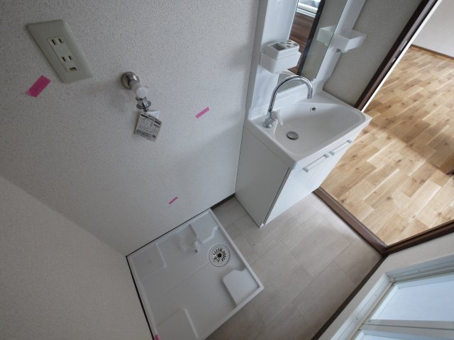 ロイヤルアーバンの洗面所|明るい洗面所です