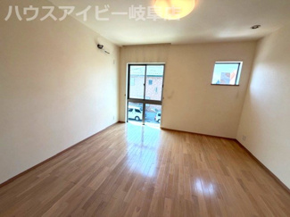 【洋室】 | 瑞穂市古橋！築22年中古住宅！ハウスクリーニング・シロアリ点検済み！お車並列3台可能！ | 瑞穂市古橋！築22年中古住宅！ハウスクリーニング・シロアリ点検済み！お車並列3台可能！