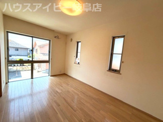 【洋室】 | 瑞穂市古橋！築22年中古住宅！ハウスクリーニング・シロアリ点検済み！お車並列3台可能！ | 瑞穂市古橋！築22年中古住宅！ハウスクリーニング・シロアリ点検済み！お車並列3台可能！