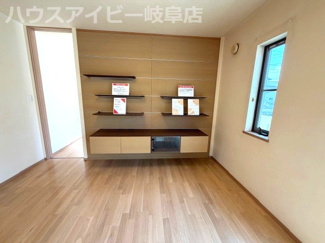 【居間・リビング】 | 瑞穂市古橋！築22年中古住宅！ハウスクリーニング・シロアリ点検済み！お車並列3台可能！ | 瑞穂市古橋！築22年中古住宅！ハウスクリーニング・シロアリ点検済み！お車並列3台可能！