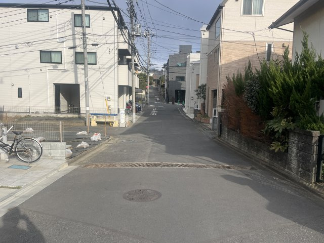 【前面道路含む現地写真】の画像