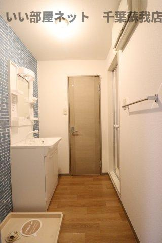 ビィウラ　WESTの洗面所|スペースが確保できる洗面所です