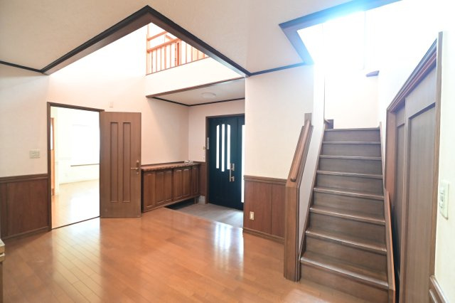 【玄関】 | 黒石市北美町二丁目 5SLDK・土地115坪　中古住宅