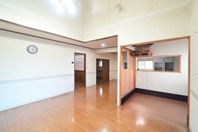 【居間・リビング】 | 黒石市北美町二丁目 5SLDK・土地115坪　中古住宅