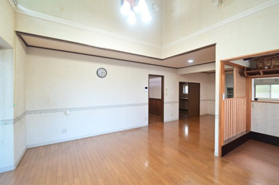 【居間・リビング】 | 黒石市北美町二丁目 5SLDK・土地115坪　中古住宅