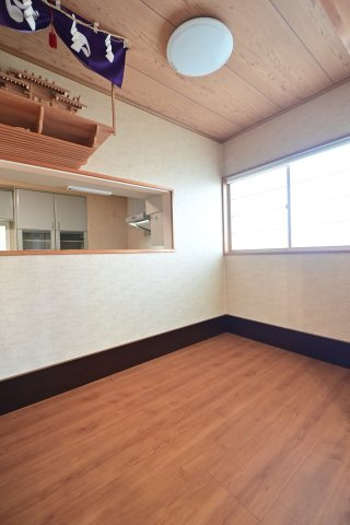 【居間・リビング】 | 黒石市北美町二丁目 5SLDK・土地115坪　中古住宅
