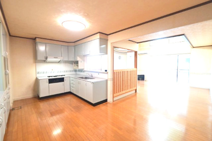 【キッチン】 | 黒石市北美町二丁目 5SLDK・土地115坪　中古住宅