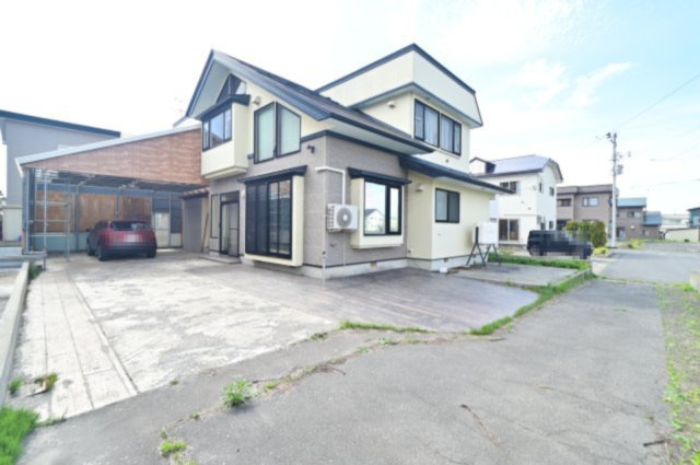【外観】 | 黒石市北美町二丁目 5SLDK・土地115坪　中古住宅