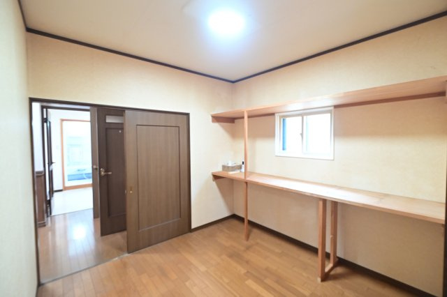 【収納】 | 黒石市北美町二丁目 5SLDK・土地115坪　中古住宅 | 1階納戸