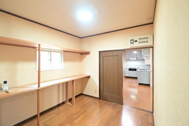 【収納】 | 黒石市北美町二丁目 5SLDK・土地115坪　中古住宅 | 1階納戸