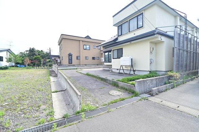 【外観】 | 黒石市北美町二丁目 5SLDK・土地115坪　中古住宅