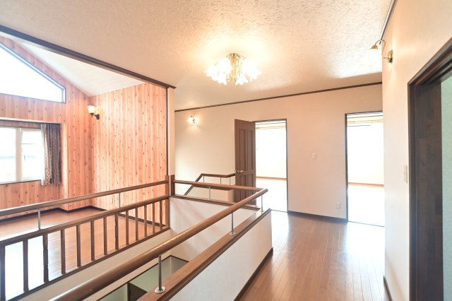 【その他】 | 黒石市北美町二丁目 5SLDK・土地115坪　中古住宅 | 2階廊下