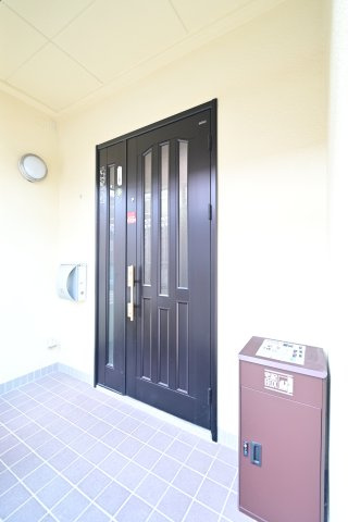 【玄関】 | 黒石市北美町二丁目 5SLDK・土地115坪　中古住宅